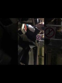 [x]乗車拒否の運転手に忠告（八重洲で乗車拒否をしたタクシーがその場で客待ちしてたので注意しといた。）タクシー協会報告用 - YouTube