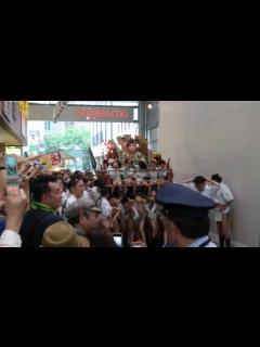 [x]2012年博多祇園山笠 新天町子供山笠「舁き出し」 （2012.7.6） - YouTube