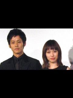 [x]松坂桃李と戸田恵梨香、真逆な恋愛遍歴のふたりが辿り着いた“ガチゲーマー婚” - YouTube