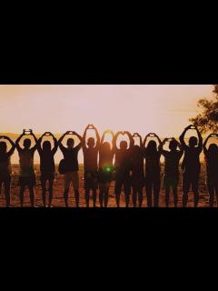 [x][フリー写真] 夕日と手でハートを作る人々でアハ体験 - GAHAG | 著作権フリー写真・イラスト素材集