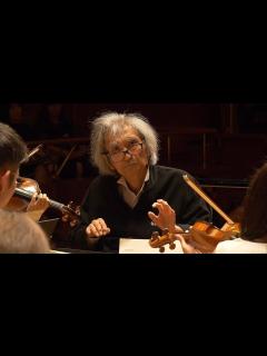 [x]小澤征爾さん、若手演奏家を指揮 好きな曲を10分間 - YouTube