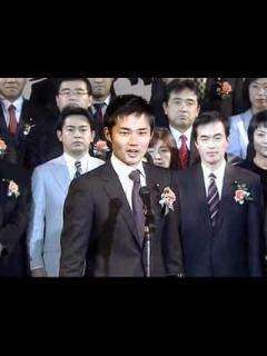 [x]20051123 笑いと拍手を呼ぶ男 杉村太蔵議員！ - YouTube