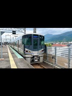 [x]【まさかの光景！】225系700番台Aシートが湖西線に乗り入れる!! 〜近江舞子駅にて撮影〜 【レア自動放送も収録】 - YouTube