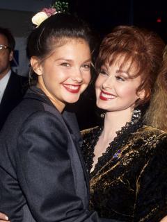[x]Ashley Judd says she 're-enrolled herself' in therapy after photos from ...