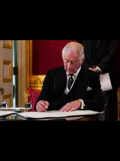 [x]King Charles III's Inkpot, Gift From Sons, Goes Viral During Accession
