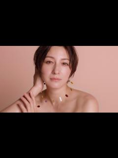 [x]広末涼子、デコルテあらわに「私の肌から目を離さないで」 透明感あふれる美肌を披露 FUJIMI新TVCM「FUJIMI 私の肌から目を離さない ...
