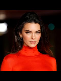 [x]Kendall Jenner Leaves Little to the Imagination in Tropical Bikini Pic