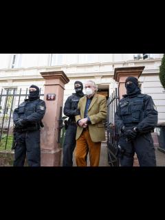 [x]ドイツ、政府転覆狙った極右過激派組織を強制捜査－当局が25人逮捕 - Bloomberg