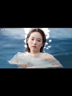 [x]清野菜名、水の中で真っ直ぐカメラを見つめる！ウォーターサーバーを水に浮かすシーンにも注目 プレミアムウォーター新CM＆メイキング映像公開 ...