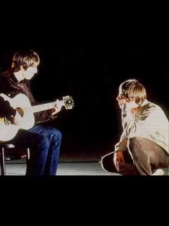 [x]Oasis - Live Forever - Demo Version (Liam Gallagher on vocals) - YouTube
