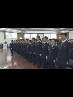 [x]【HTBニュース】「信頼される警察官へ」北海道警察学校で入校式 - YouTube