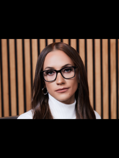 [x]Kat Timpf revela su diagnóstico de cáncer de mama mientras anuncia el ...