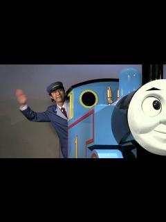 [x]きかんしゃトーマス ファミリーミュージカル ソドー島のたからもの 告知映像 - YouTube