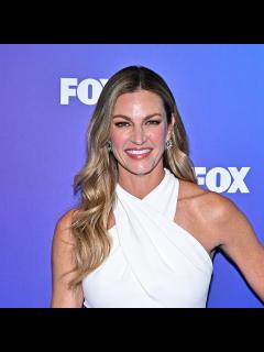 [x]Sportscaster Erin Andrews Defends Taylor Swift After Super Bowl Booing