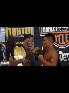 [x]Un combattant MMA fait le malin