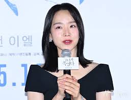 mhn포토] 신혜선 '관심을 훔쳐사는 인플루언서로 변신' \u003c 포토뉴스 \u003c 연예 \u003c 기사본문 - MHNsports / MHN스포츠